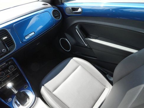 Used 2019 Volkswagen Beetle 2.0T SE FWD image 11