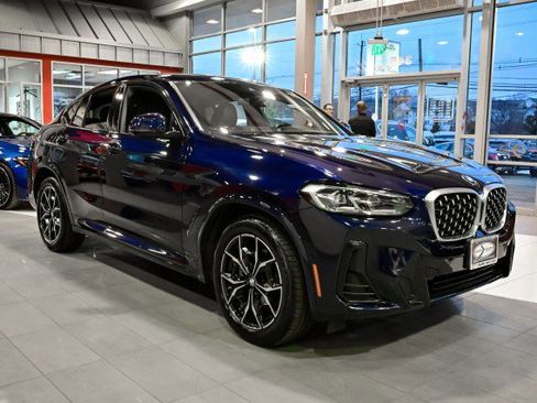 Used 2022 BMW X4 xDrive30i w/ M Sport Package image 3