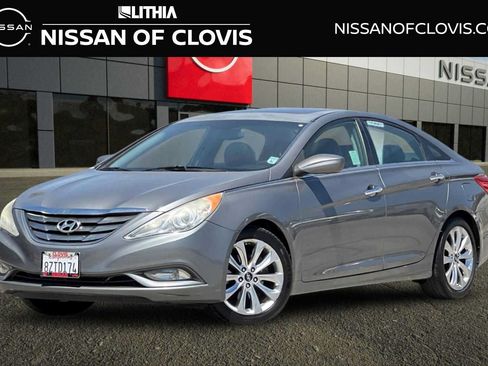 Used 2013 Hyundai Sonata SE w/ Navigation & Sunroof Pkg FWD image 1