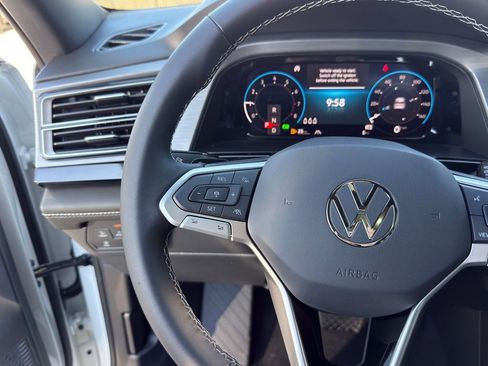 New 2026 Volkswagen Atlas Cross Sport SE FWD image 19