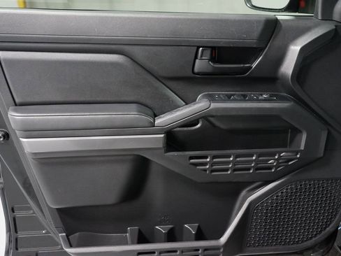 Certified 2025 Toyota Tacoma SR5 image 31