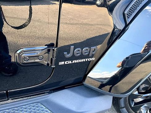 Used 2023 Jeep Gladiator Overland image 33