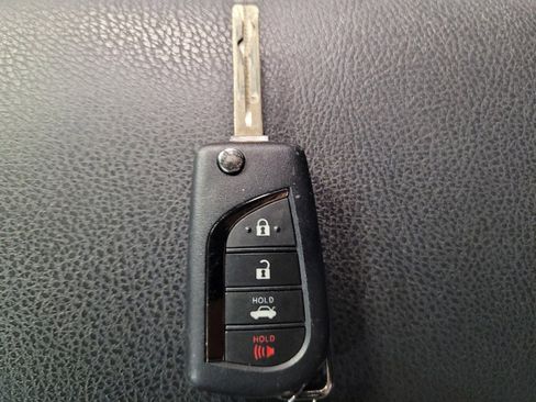 Used 2021 Toyota Camry SE FWD image 32