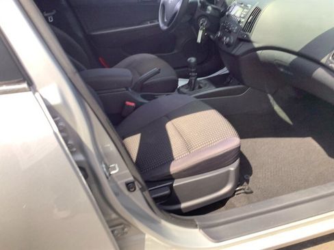 Used 2011 Hyundai Elantra GLS FWD image 16