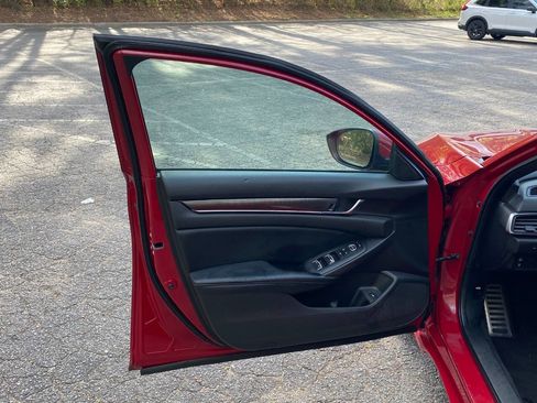 Used 2018 Honda Accord Sport image 12