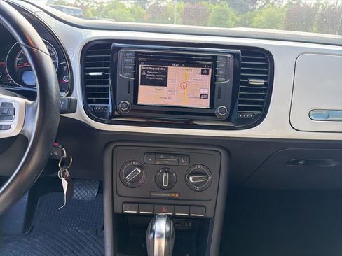 Used 2017 Volkswagen Beetle 1.8T Classic image 9