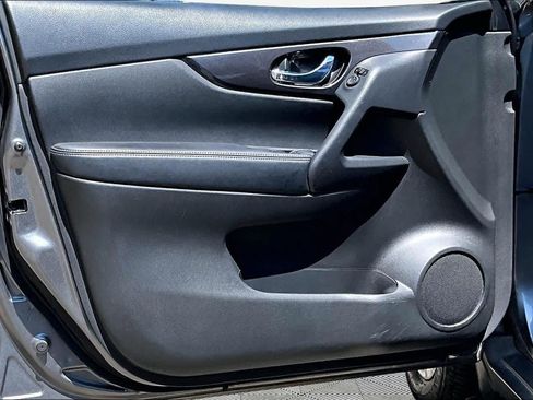 Used 2019 Nissan Rogue SV FWD image 22
