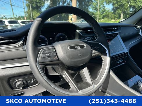 Used 2024 Jeep Grand Cherokee Altitude image 19