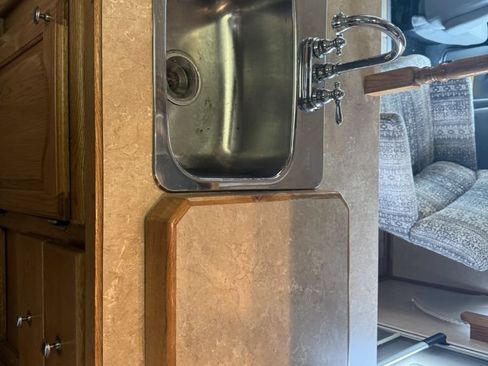 Used 2005 Ford E-350 and Econoline 350 Super Duty RWD image 49