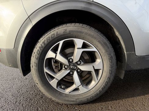 Used 2022 Kia Sportage LX image 9