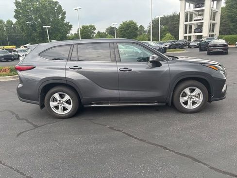 Used 2021 Toyota Highlander L AWD/4WD image 2