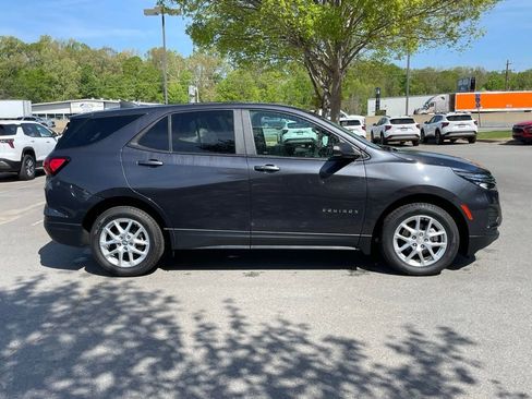 Used 2022 Chevrolet Equinox LS w/ LS Convenience Package FWD image 9