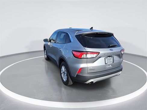 Used 2022 Ford Escape SE image 7