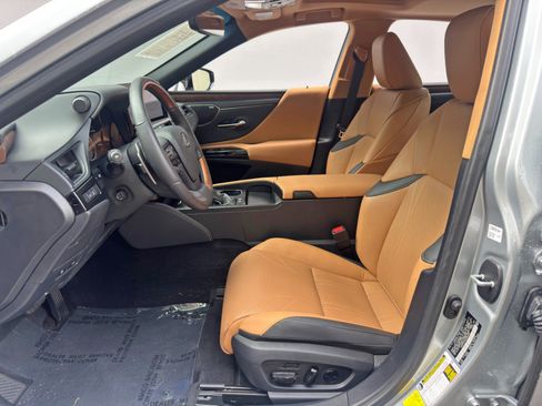 Used 2025 Lexus ES 300h w/ Accessory Package (Z1) FWD image 17