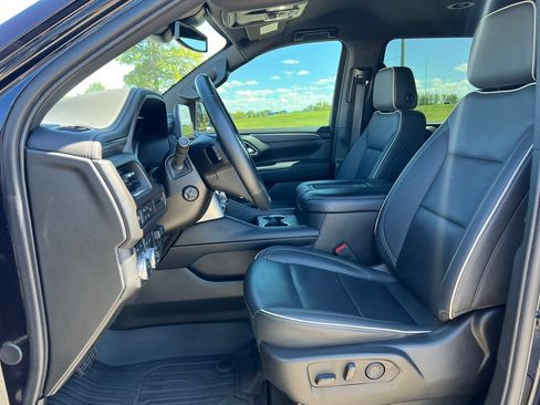 Used 2024 GMC Yukon XL SLT w/ SLT Luxury Package AWD/4WD image 4