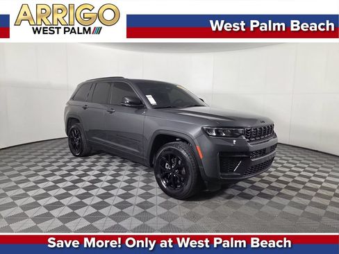 Used 2026 Jeep Grand Cherokee Altitude RWD image 1