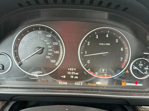 Used 2013 BMW 550i xDrive Sedan image 21