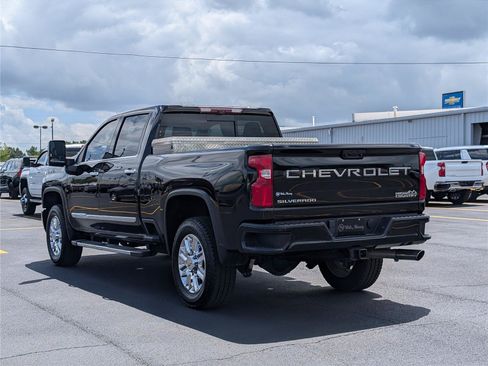 Used 2024 Chevrolet Silverado 2500 High Country w/ High Country Premium Package AWD/4WD image 3