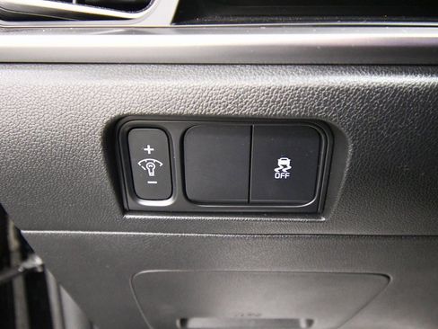 Certified 2025 Kia Sorento S image 19