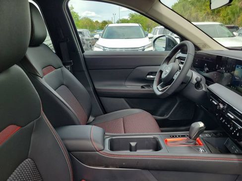 New 2026 Nissan Kicks SR w/ Cold Weather Package FWD image 31