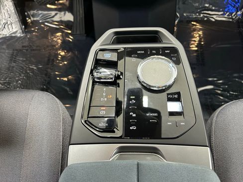 Used 2025 BMW iX M60 image 22