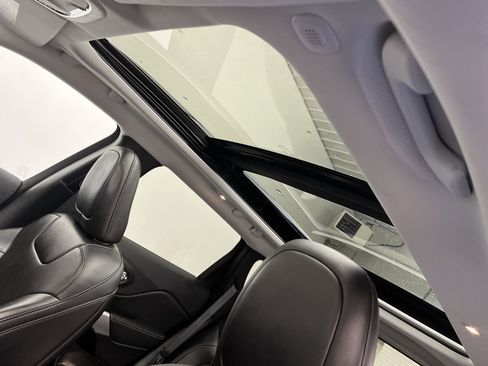 Used 2022 Jeep Cherokee Latitude w/ Sun & Sound Group image 6