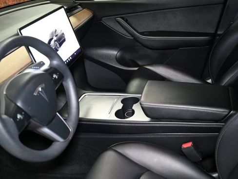 Used 2022 Tesla Model Y Long Range AWD/4WD image 20