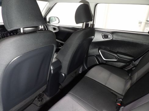 Used 2023 Kia Soul LX w/ Option Group 015 FWD image 11