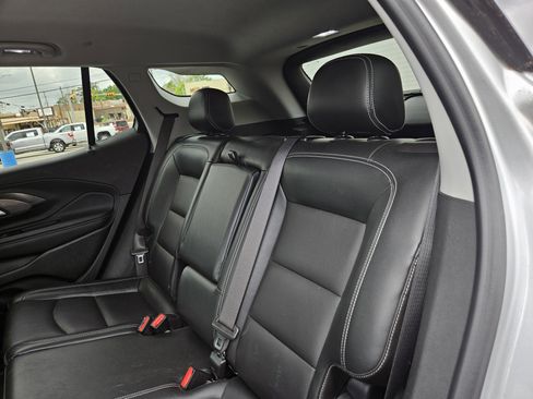 Used 2022 GMC Terrain SLT image 32