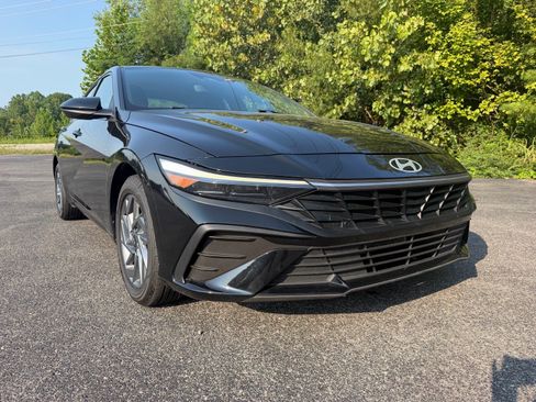 Used 2024 Hyundai Elantra SEL FWD image 4