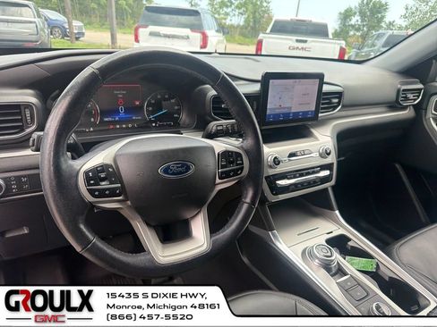 Used 2022 Ford Explorer XLT w/ Equipment Group 202A AWD/4WD image 13
