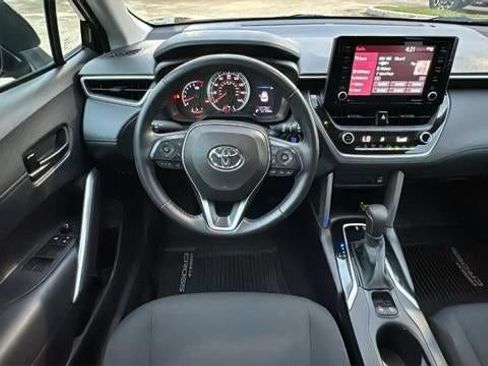 Used 2022 Toyota Corolla Cross LE AWD/4WD image 19