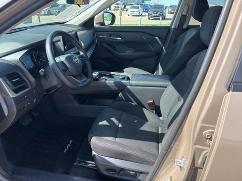 Used 2025 Nissan Rogue SV AWD/4WD image 7