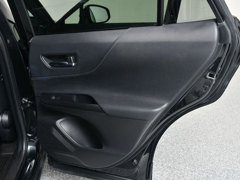 Used 2022 Toyota Venza XLE image 24