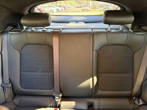 Used 2025 Buick Envista Preferred image 32