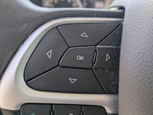 Used 2019 Jeep Renegade Latitude AWD/4WD image 14