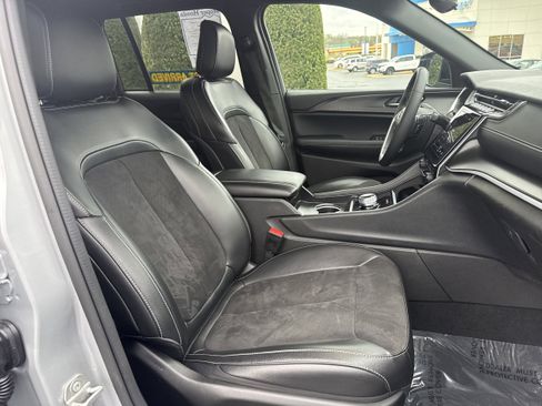 Used 2024 Jeep Grand Cherokee Altitude image 14