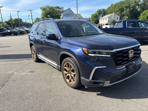 Used 2024 Honda Pilot Touring image 3