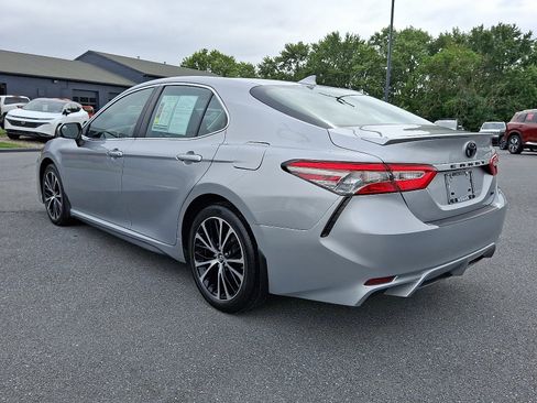 Used 2019 Toyota Camry image 6