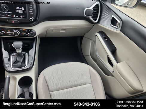 Used 2025 Kia Soul LX w/ LX Technology Package FWD image 27