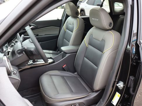 Used 2025 Chevrolet Trax ACTIV w/ Sunroof Package FWD image 10