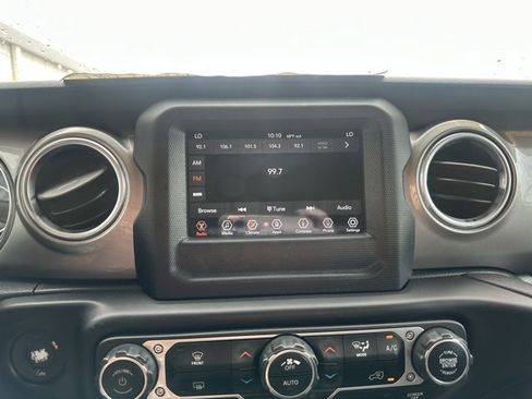 Used 2020 Jeep Wrangler Unlimited Sahara image 27