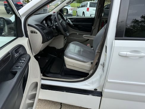 Used 2017 Dodge Grand Caravan SE w/ Power Window Group FWD image 12