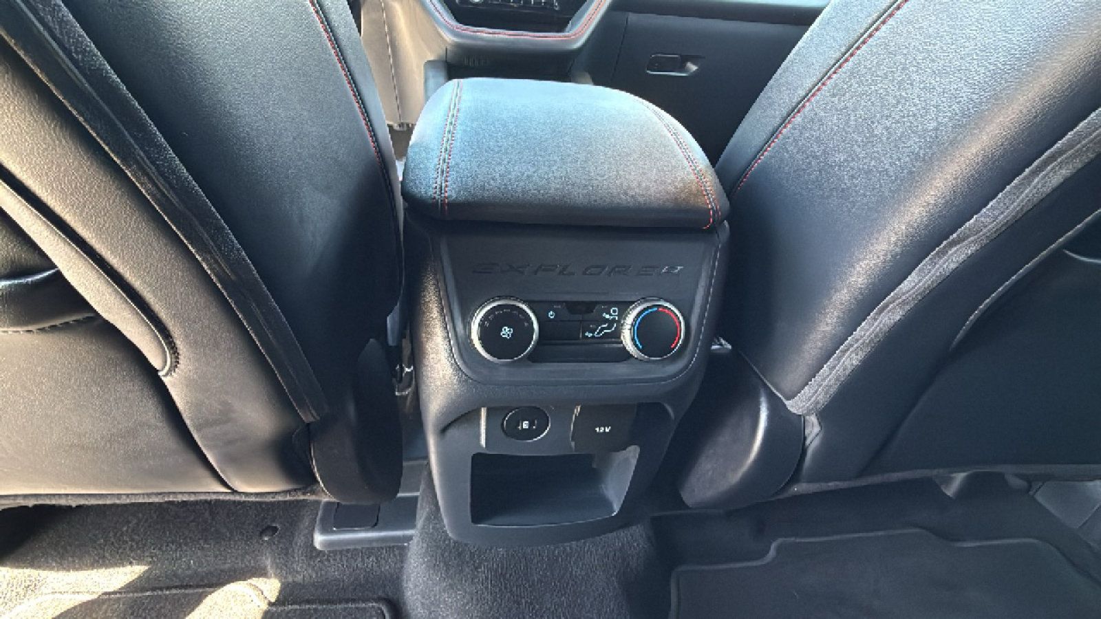 Used 2025 Ford Explorer ST-Line w/ ST-Line Street Pack AWD/4WD image 14