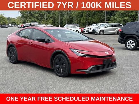 Used 2025 Toyota Prius LE FWD image 1