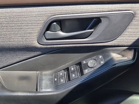 Used 2023 Nissan Rogue S FWD image 25