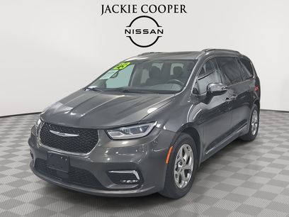 Used 2023 Chrysler Pacifica Limited