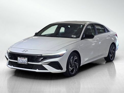Certified 2025 Hyundai Elantra Sport FWD image 3