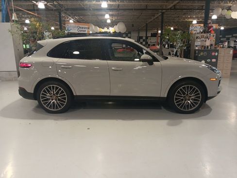 Used 2023 Porsche Cayenne Platinum Edition AWD/4WD image 5