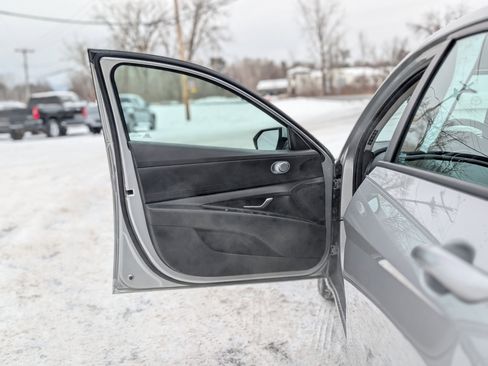 Used 2021 Hyundai Elantra SEL image 24